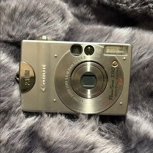 Canon PowerShot S110 in Metallic Silver